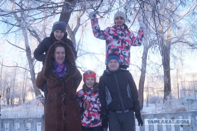 Мама шестерых приемных детей из Челябинской области просит у Деда Мороза квартиру побольше, чтобы взять под опеку еще малышей