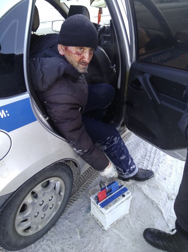 Сотрудник МЧС Петербурга поймал на месте преступления воров аккумуляторов