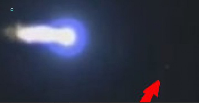 НЛО сбивает ракету Протон?