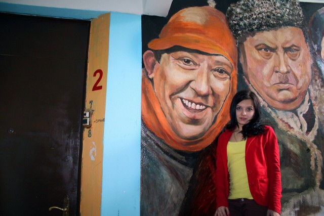 Жительница Москвы расписала стену в своем подъезде за 1 ночь