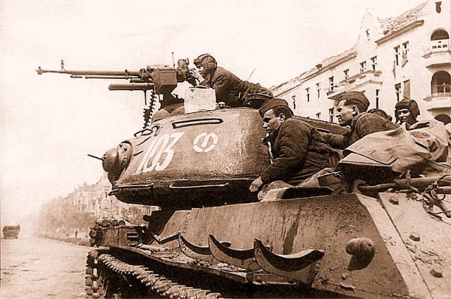 Пять ИС-2 – потери полка на Зееловских высотах и в Берлине