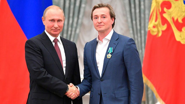 Я вот Путина и чиновников просто обожаю!