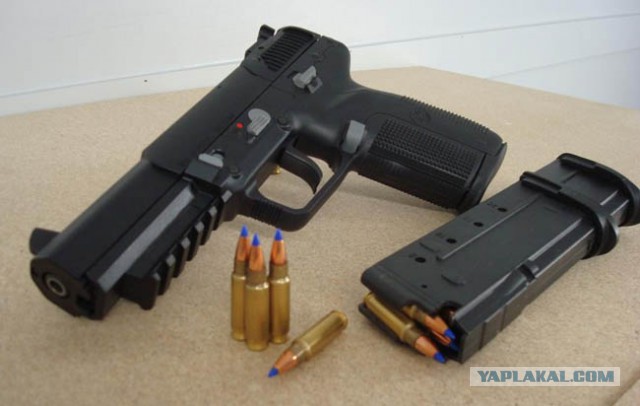 Чем необычен пистолет FN Five-seveN?