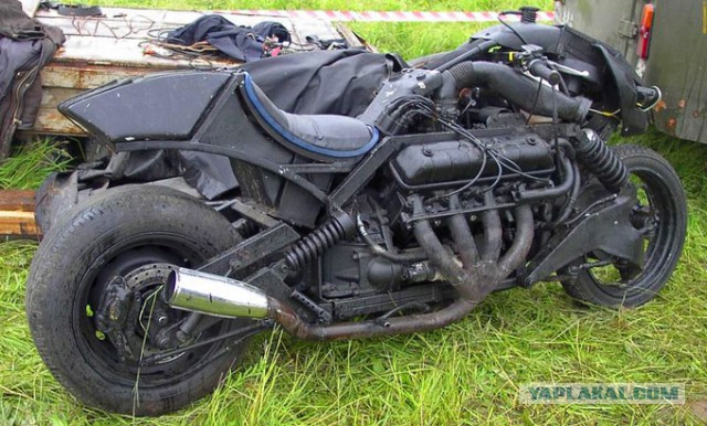 Madboxer: мотоцикл с автомобильным двигателем Subaru