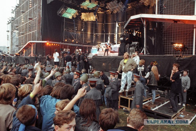 25 лет назад в Тушино прошел легендарный фестиваль "Монстры Рока"	(6 фото)