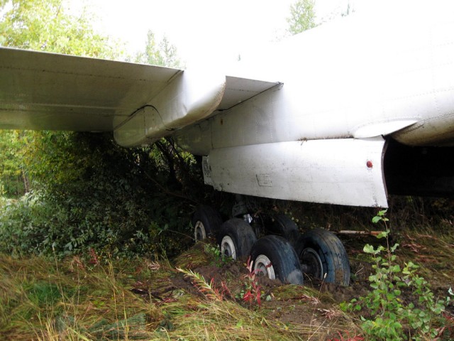 Ту-154М совершил экстренную посадку