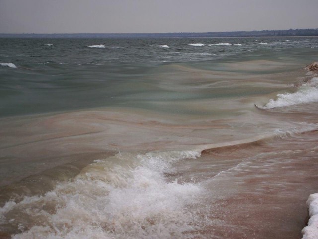 У побережья Крыма «гелевый шторм»,море начинает замерзать