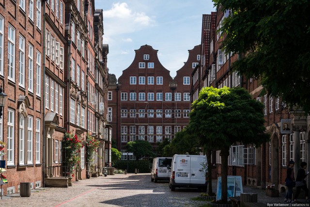 Гамбург: бомжи, секс-шопы и самый скандальный долгострой Германии