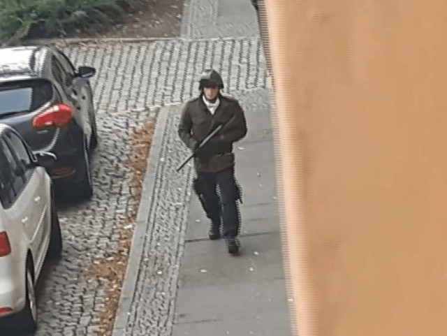 Напавший на синагогу в Германии полчаса транслировал стрельбу на Twitch. До удаления стрим посмотрели две тысячи человек