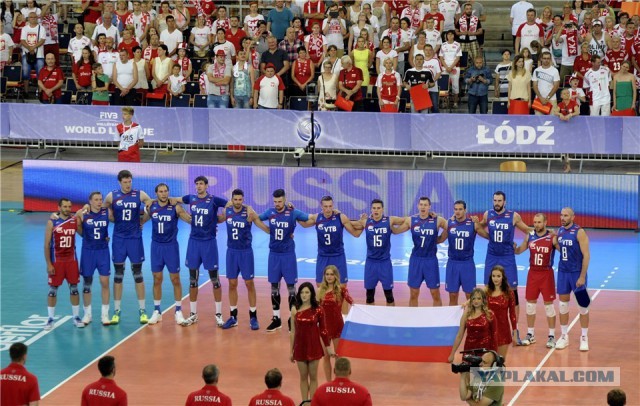 10 тысяч фанатов и судьи не помешали сборной России победить в гостях Польшу