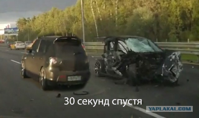Гонщика на Mazda выбросило из салона после ДТП на Симферопольском шоссе