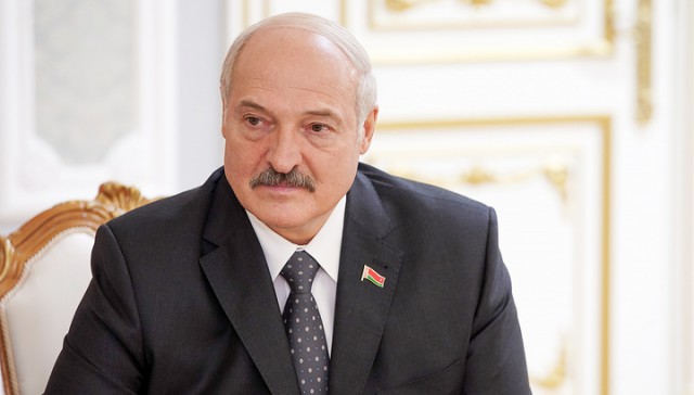 Лукашенко потребовал от властей России прекратить защищать олигархов