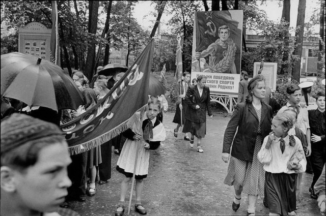 25 кадров Анри Картье-Брессона о советской жизни в 1954 году