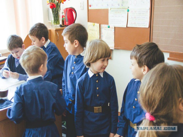 В школы Севастополя возвращается форма