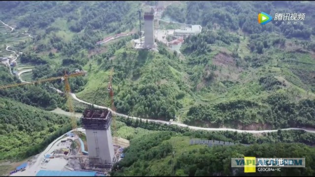 Как строят гигантский мост-небоскреб в Китае
