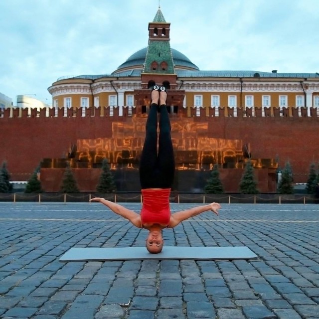 Йогиня, спортсменка, мать троих детей и просто красавица