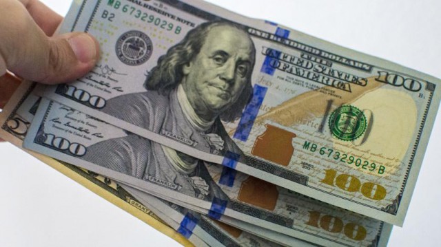 Российские власти засекретят план борьбы с долларом 