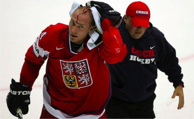 Хоккей или "бой без правил на льду"?