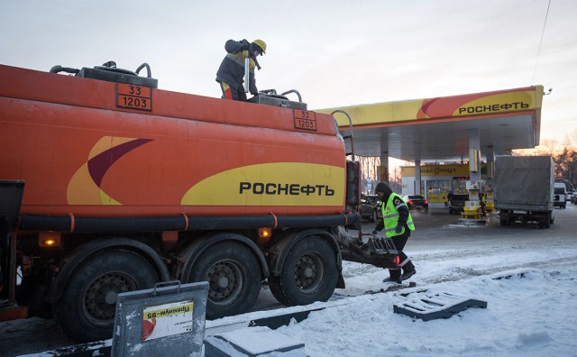 Цены на бензин взлетели после демарша "Роснефти"