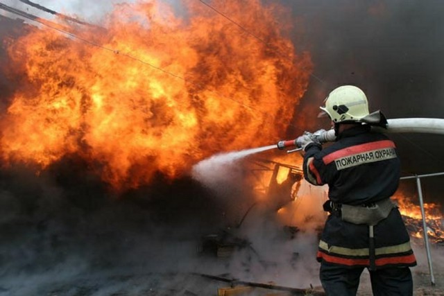 В Волгограде неизвестные сожгли офис микрозаймов и скупку