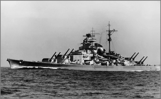 Корабли из группы авианосца «Адмирал Кузнецов» отогнали нидерландскую подлодку