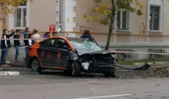 Водитель каршеринга устроил смертельное ДТП на автобусной остановке в Москве, трое погибших