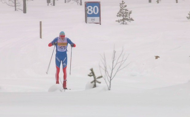 Немецкий лыжник Тим Чарнке вышел в комбинезоне сборной России на марафон в Швеции