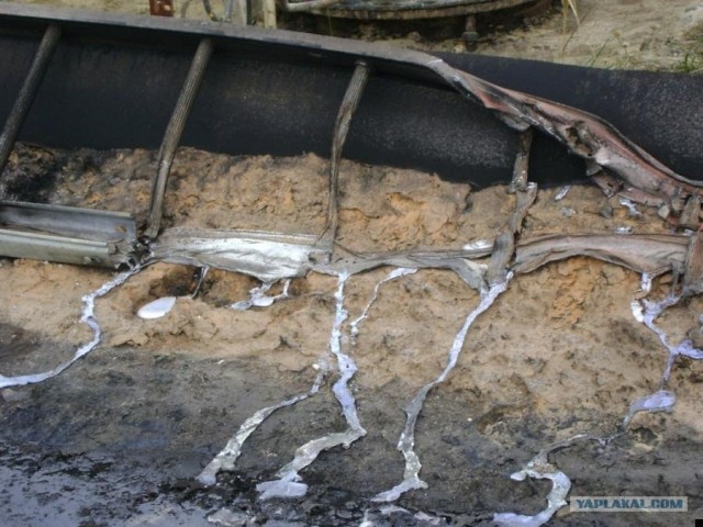 Взрыв в нефтяном резервуаре