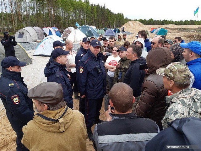 Полиция и ОМОН искали в лагере экоактивистов на Шиесе ультраправых радикалов