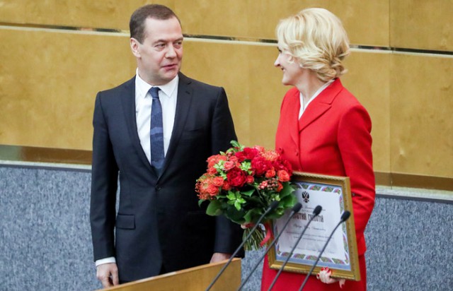 Медведев пообещал наградить всех депутатов Госдумы