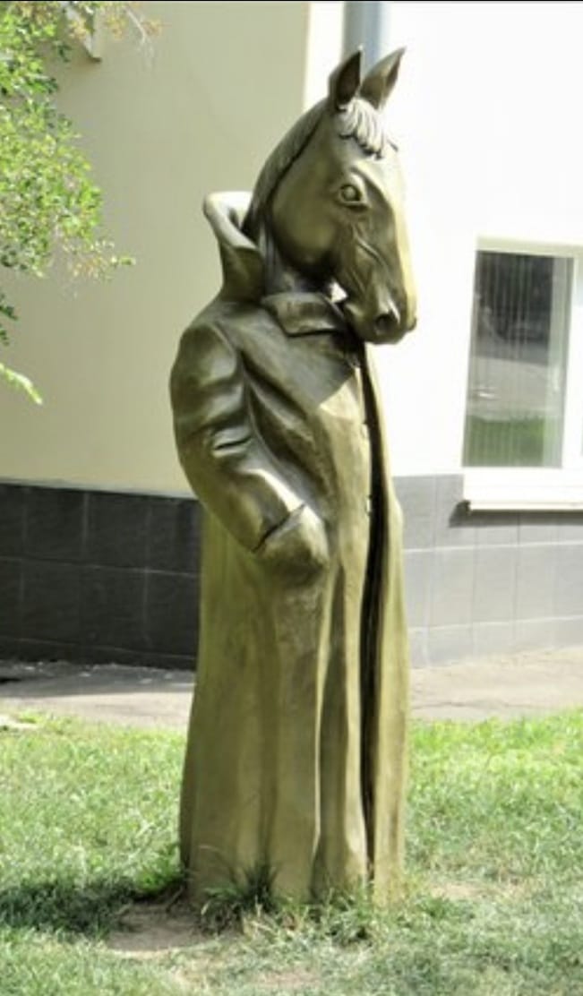 Памятник коню в москве