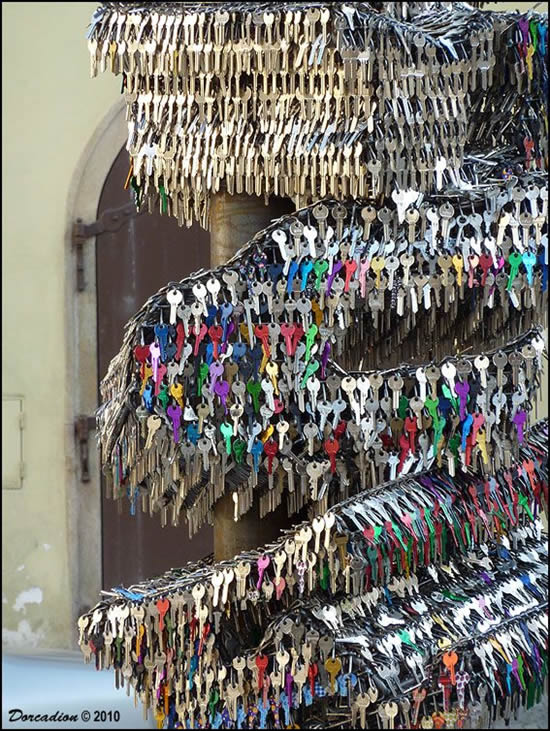 Есть старые ключи? Подарите их чехам.