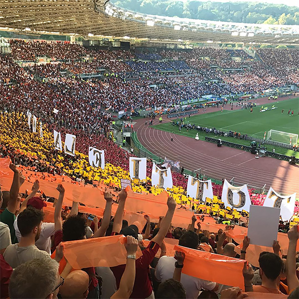 "Grazie capitano!" Рим попрощался с императором