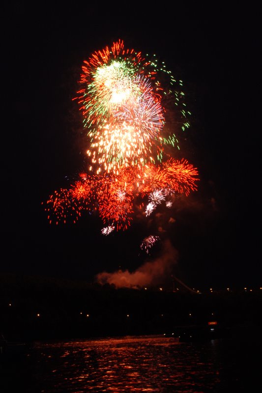 Салют 9 Мая 2008 г. Москва, Воробьёвы горы.