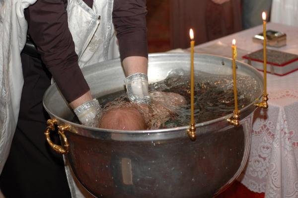 В Молдове полуторамесячный малыш утонул во время крещения