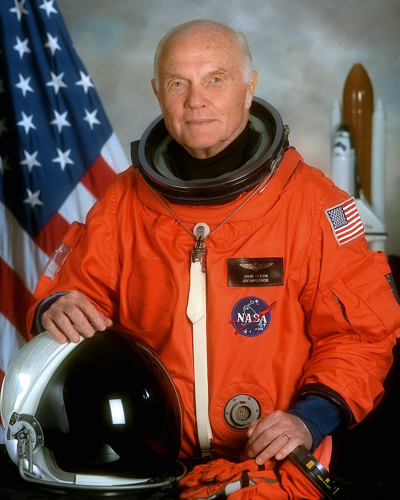 Джон Гленн, первый астронавт США, совершивший орбитальный космический полёт