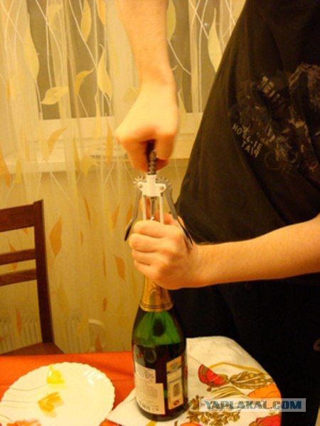 В ход идут подручные средства!