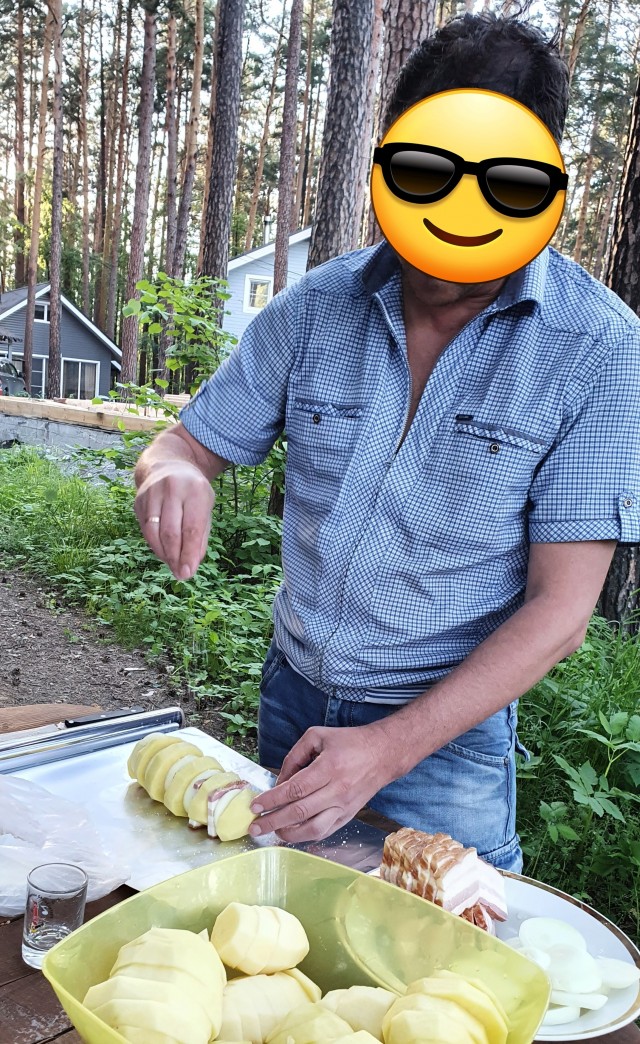 Мясо в фольге в углях