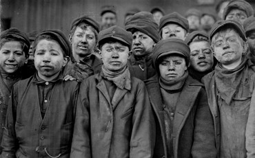Разрешить школьникам работать на опасных и вредных производствах, предложил Минпромторг