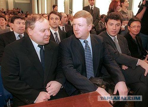 Опять Маша. По лезвию ходит.