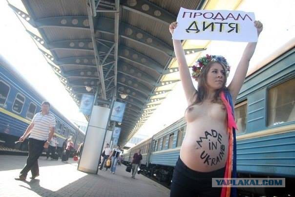 акция femen Разгневанная ева