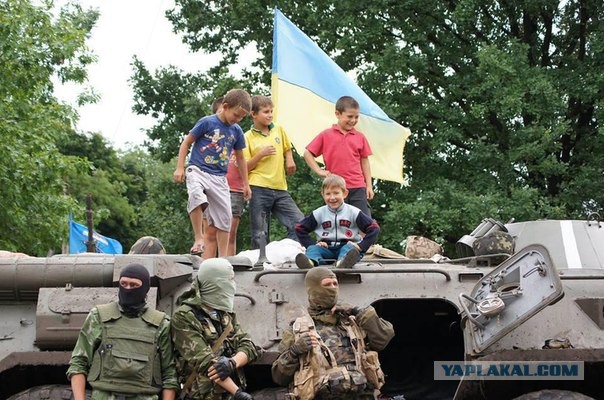 Мальчик, распятый на визитке Яроша (18+)