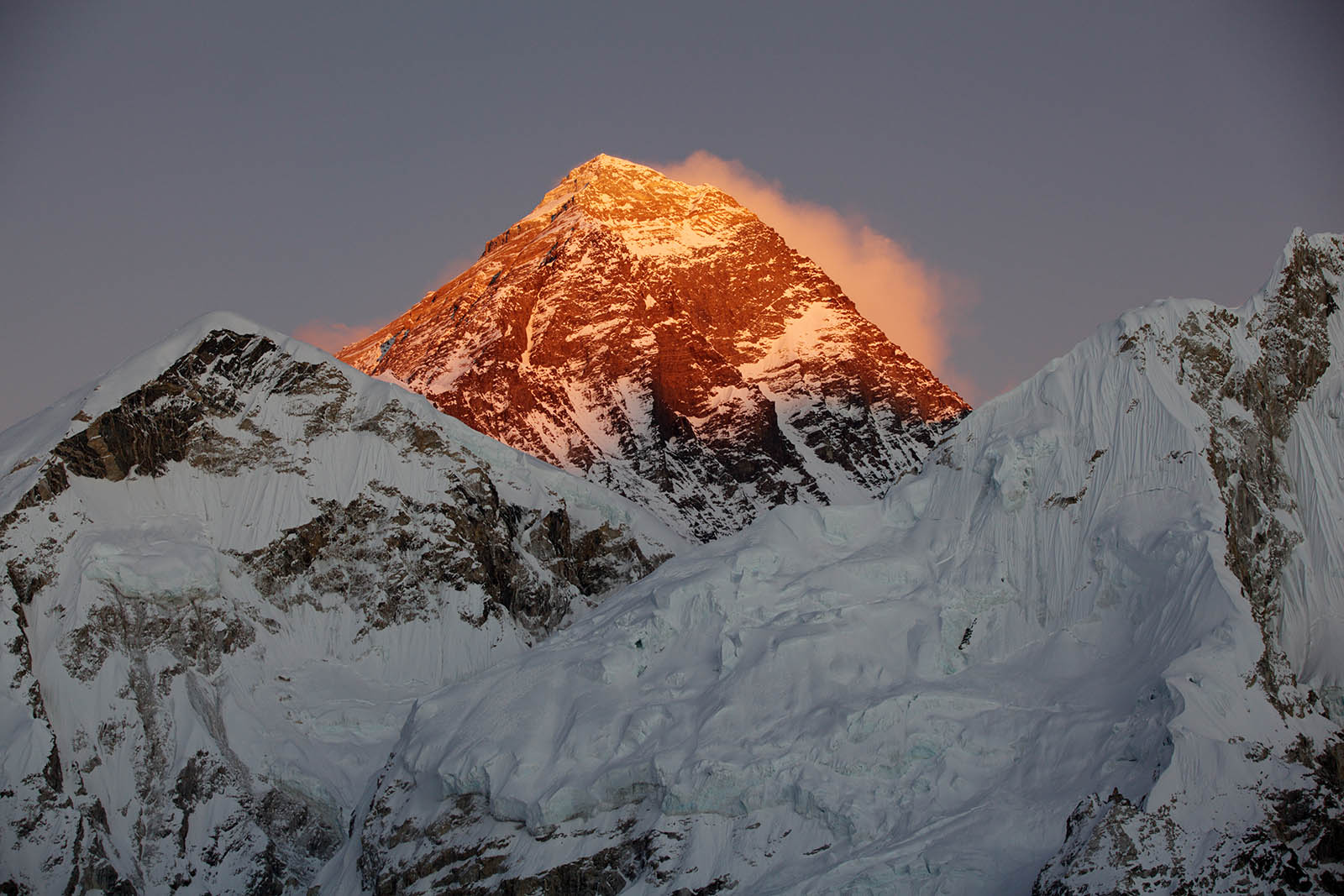 Эверест высота. Гималаи Эверест Джомолунгма. Гора Эверест (Джомолунгма). Гималаи. «Сагарматха» = Эверест = Джомолунгма). Вершины: Джомолунгма (Эверест) (8848м),.