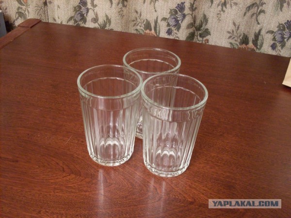 Иностранцы пробуют русский самогон