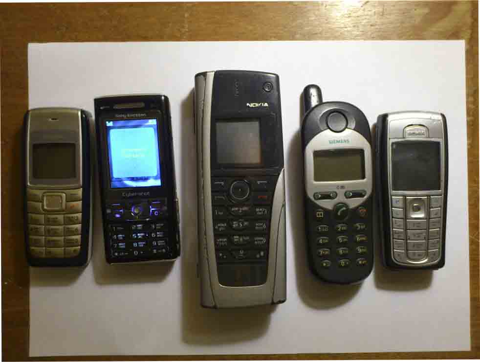 Мобильные 2000 годов. Самсунг кнопочный 2000. Siemens кнопочный 2000. Моторола 3110. Nokia model 2002.
