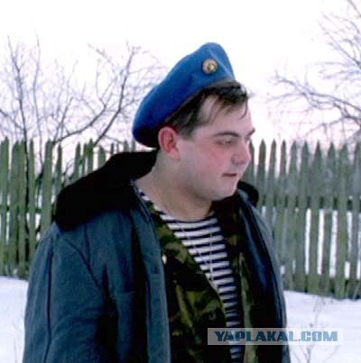 Девушка встречает парня из армии