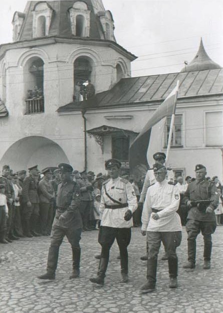 Очередная драпировка Мавзолея Ленина, как величайшая историческая подлость