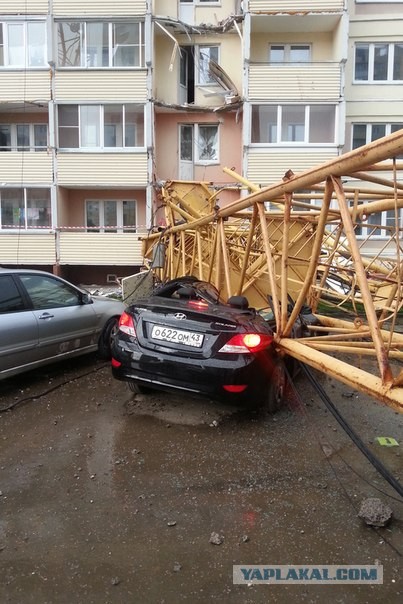 Упал кран. Киров.