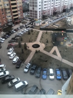 Давайте фото у кого какой вид из окна на оживленные улицы городов в настоящий момент