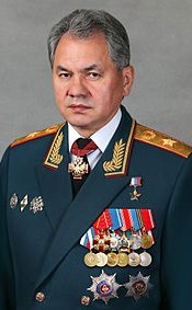Министра обороны выводят под ручки